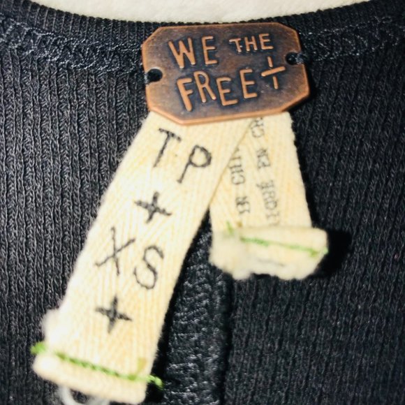 BNWT Free People scoop neck w/ cool sleeves - Picture 5 of 8